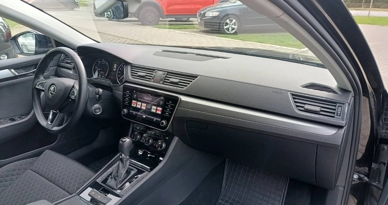 Skoda Superb cena 99900 przebieg: 121100, rok produkcji 2019 z Szczecin małe 596